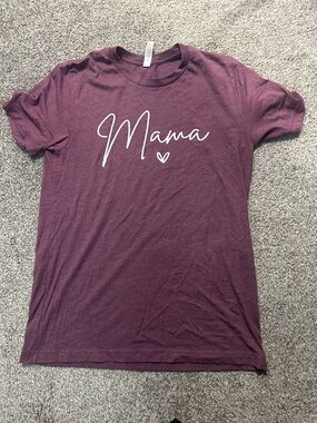 Mama Script Tee in Plum with White Print